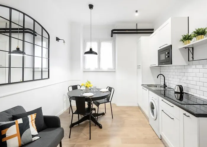 White Flat Ground Floor דירה
