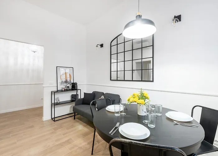 White Flat Ground Floor רומא